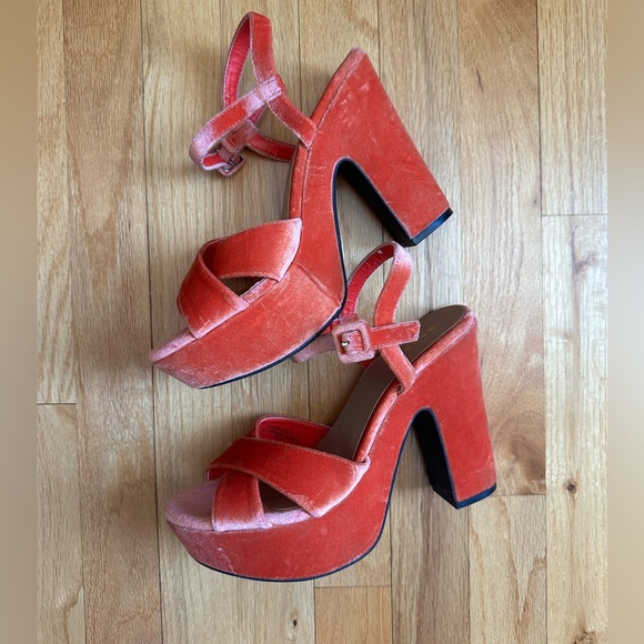 Platform Velvet Sandals in Sandbar Orange size 8 - Picture 7 of 8